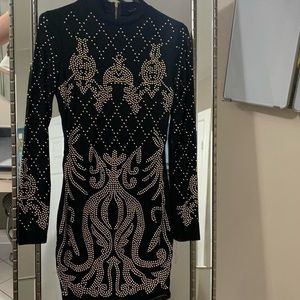 Gorgeous short dress 🖤💛